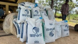 Mais de 50 toneladas de adubo são entregues pelo governo de RO para produtores da comunidade Rancho Alegre