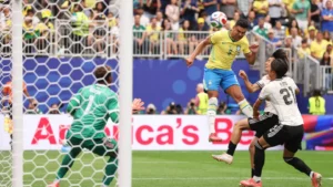 Brasil reage no segundo tempo, vence o Japão por 2 a 1 e garante vaga nas oitavas da Copa do Mundo