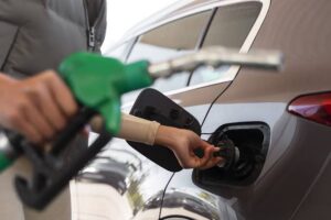 Mistura de etanol na gasolina sobe para 32% e divide opiniões sobre impactos nos veículos