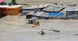 Enchente repentina no Nepal deixa centenas de desaparecidos